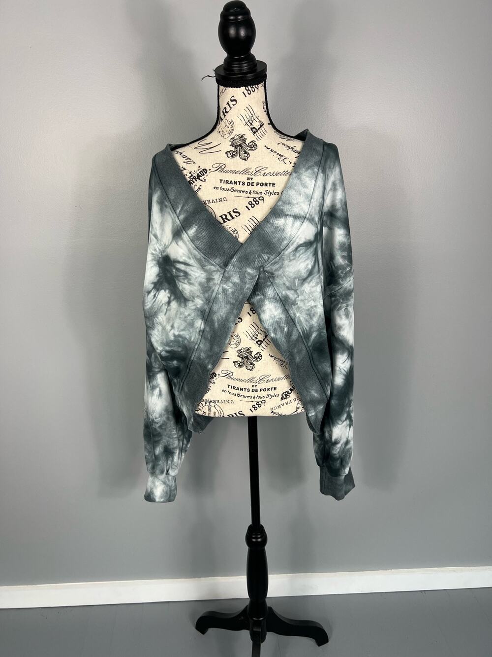 Reversible black and white tie dye crisscross cutout sweatshirt